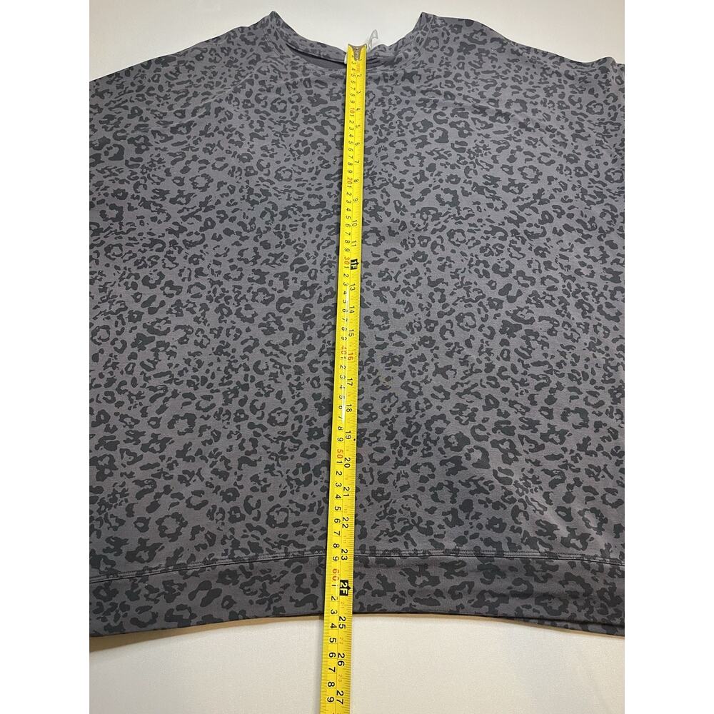 Athlete Cheetah Print Gray Pullover Sweatshirt Size Large - Picture 6 of 8